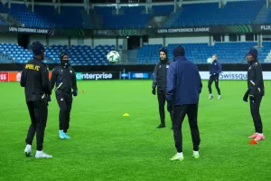 (ΦΩΤΟΣ/ΒΙΝΤΕΟ) Η προπόνηση του ΑΠΟΕΛ στο Molde Stadion 