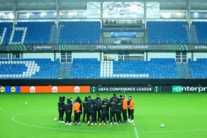 (ΦΩΤΟΣ/ΒΙΝΤΕΟ) Η προπόνηση του ΑΠΟΕΛ στο Molde Stadion 