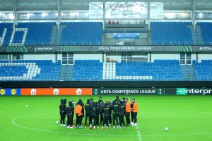 (ΦΩΤΟΣ/ΒΙΝΤΕΟ) Η προπόνηση του ΑΠΟΕΛ στο Molde Stadion 