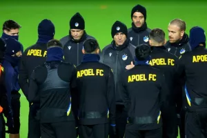(ΦΩΤΟΣ/ΒΙΝΤΕΟ) Η προπόνηση του ΑΠΟΕΛ στο Molde Stadion 