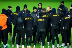 (ΦΩΤΟΣ/ΒΙΝΤΕΟ) Η προπόνηση του ΑΠΟΕΛ στο Molde Stadion 