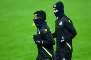 (ΦΩΤΟΣ/ΒΙΝΤΕΟ) Η προπόνηση του ΑΠΟΕΛ στο Molde Stadion 