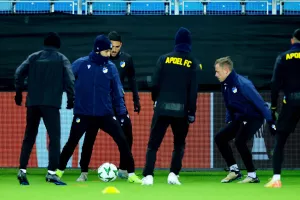 (ΦΩΤΟΣ/ΒΙΝΤΕΟ) Η προπόνηση του ΑΠΟΕΛ στο Molde Stadion 