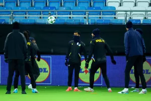 (ΦΩΤΟΣ/ΒΙΝΤΕΟ) Η προπόνηση του ΑΠΟΕΛ στο Molde Stadion 