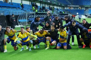 (ΒΙΝΤΕΟ KERKIDA) Παίκτες και ΑΠΟΕΛίστες έγιναν... ένα/"Για σένα έχω χάσει το μυαλό"