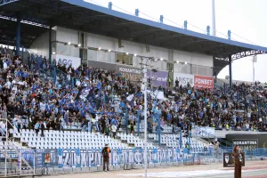 (Φώτος) Ο κόσμος στο Πάφος-ΑΠΟΕΛ