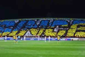 (ΒΙΝΤΕΟ/Φώτος Kerkida) Show... οι Πορτοκαλί: "Since 1926", κορεό και pyro show!