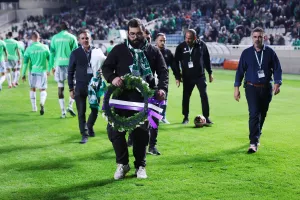 (Βίντεο-Φώτος) Λουλούδια στη μνήμη των αδικοχαμένων για το ατύχημα στο Φρέναρος 