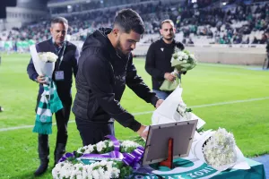 (Βίντεο-Φώτος) Λουλούδια στη μνήμη των αδικοχαμένων για το ατύχημα στο Φρέναρος 