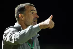 Το σκέφτεται... και είναι λογικό!