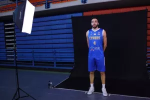 Με φόντο... το τρόπαιο! (Φώτος)