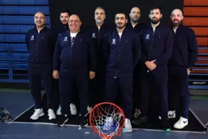 Με φόντο... το τρόπαιο! (Φώτος)