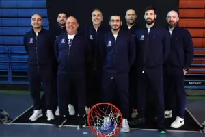Με φόντο... το τρόπαιο! (Φώτος)