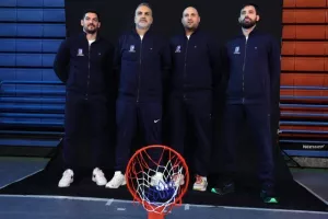 Με φόντο... το τρόπαιο! (Φώτος)