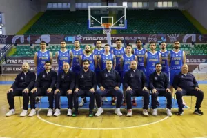 Με φόντο... το τρόπαιο! (Φώτος)