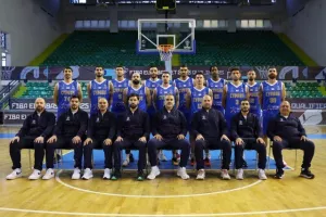 Με φόντο... το τρόπαιο! (Φώτος)