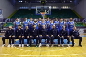 Με φόντο... το τρόπαιο! (Φώτος)