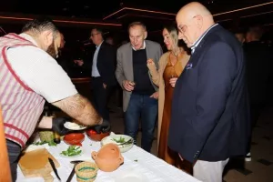 Το δείπνο της ΚΟΠ με κυπριακούς χορούς (Φώτος)
