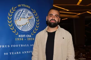 Καμπάνα... στον Αδάμο Ευσταθίου