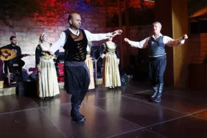 Το δείπνο της ΚΟΠ με κυπριακούς χορούς (Φώτος)