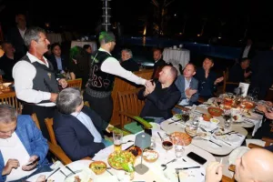 Το δείπνο της ΚΟΠ με κυπριακούς χορούς (Φώτος)