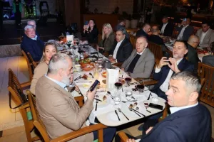 Το δείπνο της ΚΟΠ με κυπριακούς χορούς (Φώτος)