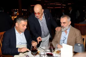 Το δείπνο της ΚΟΠ με κυπριακούς χορούς (Φώτος)