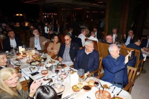 Το δείπνο της ΚΟΠ με κυπριακούς χορούς (Φώτος)
