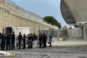 Ισχυρή αστυνομική δύναμη/ Αίαντας και... σκύλοι (Φώτος)