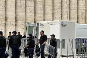 Ισχυρή αστυνομική δύναμη/ Αίαντας και... σκύλοι (Φώτος)