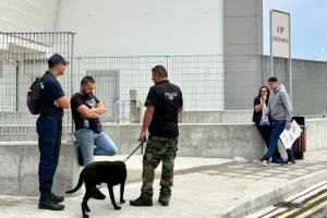 Ισχυρή αστυνομική δύναμη/ Αίαντας και... σκύλοι (Φώτος)