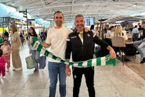 Πόζα με κασκόλ και... χαμόγελα!