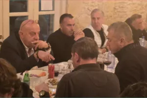 Η δεξίωση της ΚΟΠ στα ΜΜΕ (Φώτος)