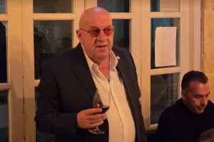 Κούμας... με κρασάκι: "Να στηρίξουμε την Εθνική/Εμένα, βάλλετε μου 24 ώρες το 24ωρο, αντέχω"