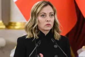 Τζόρτζια Μελόνι: «Η παράνομη μετανάστευση συνδέεται με την αύξηση της έμφυλης βίας»