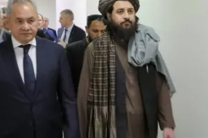 Στο Αφγανιστάν ο Σοϊγκού - Συναντήθηκε με υπουργούς των Ταλιμπάν