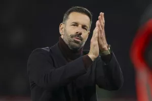 Ο Φαν Νίστελροϊ αποχώρησε από τους κόκκινους διαβόλους