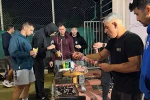 (ΦΩΤΟΣ) Χαλαρή Ανορθωσιάτικη βραδιά