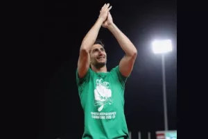 Το "αντίο" του Παναγή: "Αποχωρώ με το κεφάλι ψηλά/Τίμησα τη φανέλα αυτής της μεγάλης ομάδας"