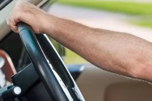 Παίρνουν το τιμόνι από τους 70άρηδες - Τι αναφέρει ευρωπαϊκή οδηγία