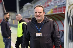 Καρμιώτισσα - Ανόρθωση: Ντεμπούτο Καμορανέζι με "Χ"