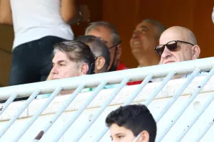 ΑΠΟΚΛΕΙΕΤΑΙ...