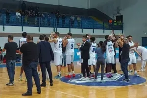 (Βίντεο) Χειροκρότημα και..."χώμα που περπάτησα"