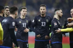 (ΒΙΝΤΕΟ/Φώτος) Έτρωγαν πίτσες οι Κοσοβάροι κατά τη διάρκεια της διακοπής!