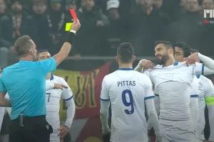 Κόκκινη ο Λαΐφης / 2 κίτρινες σε 3 λεπτά