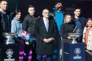 Τα τρόπαια του Eurobasket στην πλατεία Αριστοτέλους