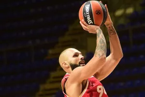 Θριάμβευσε στο Βελιγράδι ο Ολυμπιακός και έφτασε τις 5 σερί νίκες