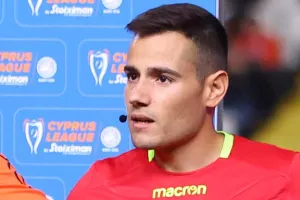 (Απόλλων) Τα έχουν με τον βαρίστα... Αθανασίου!