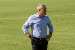 Ούτε μία ούτε δύο αλλά… 14 αλλαγές προπονητών!
