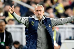 Τρομερό ξέσπασμα Μουρίνιο: "Ποιος βλέπει τουρκικό πρωτάθλημα; Είναι σκοτεινό και βρωμάει!"